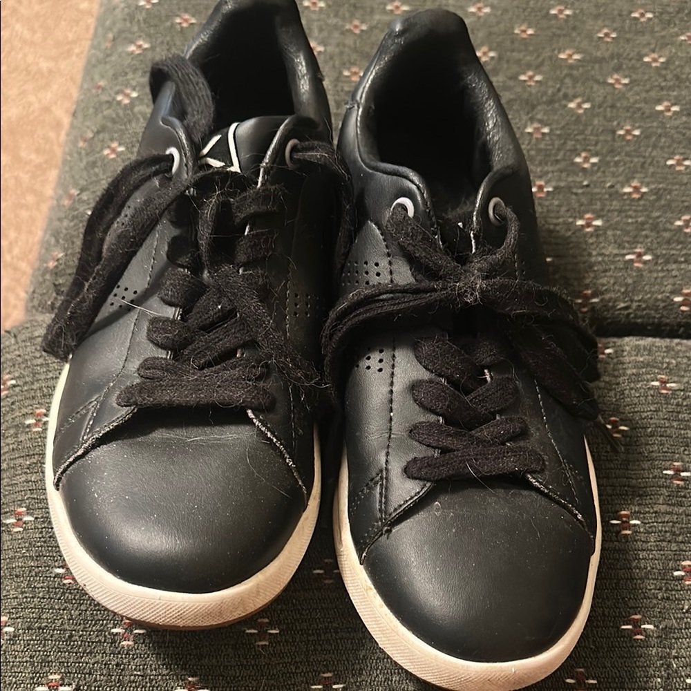 KURU Women's Black Sneakers